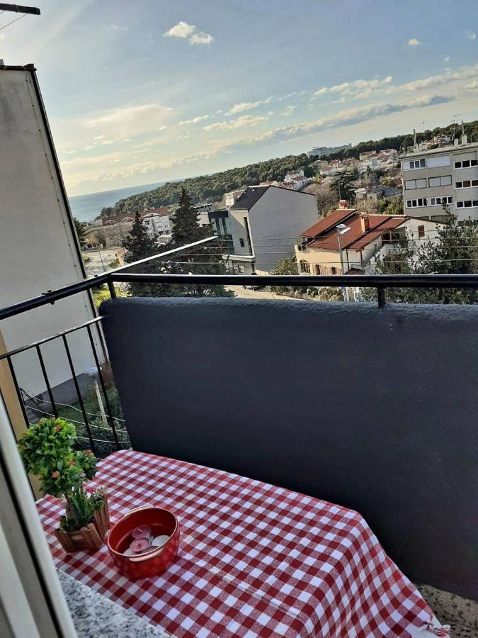 Nada 5 - Apartman S Pogledom Na More Apartment Pula Exterior foto